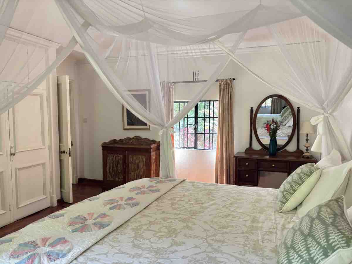 Bedroom 1-03 - Hornbill House